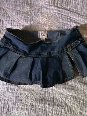 Urban Outfitters BDG Y2K Dark Blue Pleated Denim Mini Skirt with Buckle